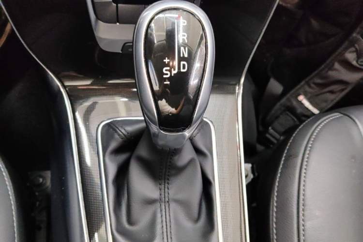 Used Volvo V40 2017 T3 Zhiyi Edition Gear Lever