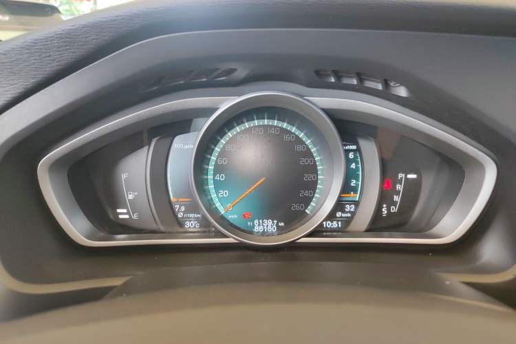 Used Volvo V40 2017 T3 Zhiyi Edition Instrument Cluster