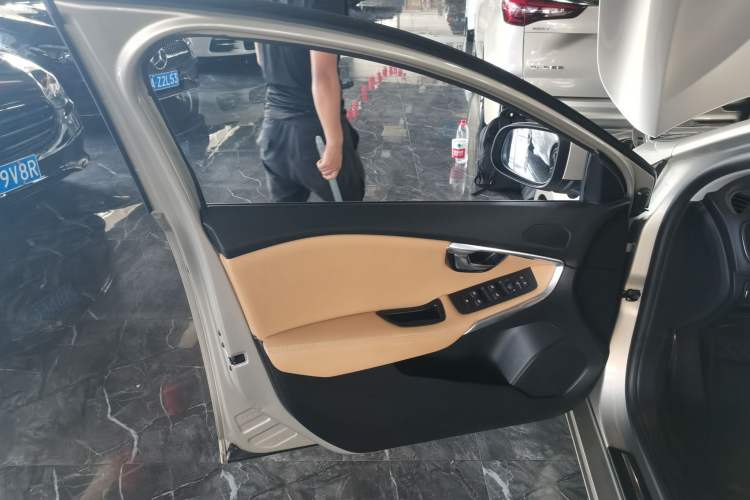 Used Volvo V40 2017 T3 Zhiyi Edition Left Front Door Interior