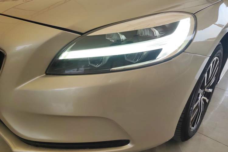 Used Volvo V40 2017 T3 Zhiyi Edition Left Front Headlight