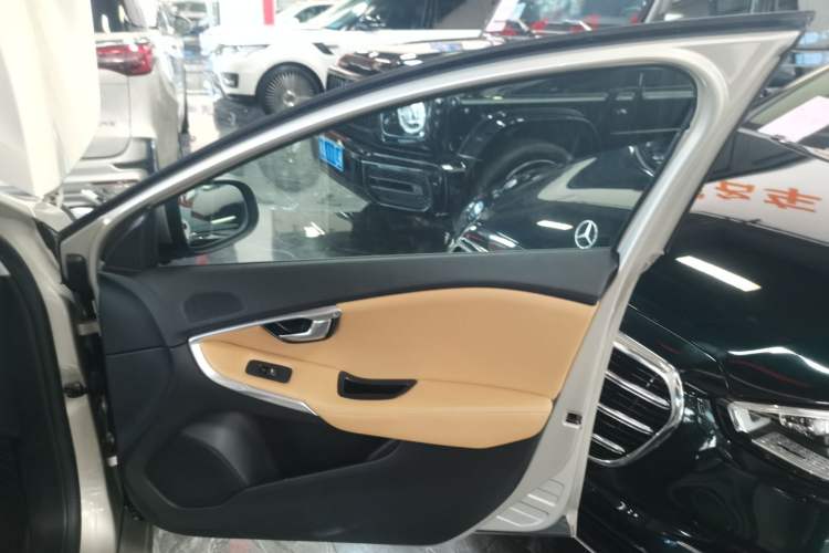 Used Volvo V40 2017 T3 Zhiyi Edition Right Front Door Interior