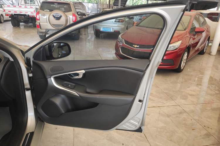 Used Volvo V40 2017 T3 Zhiyi Edition Right Front Door Interior