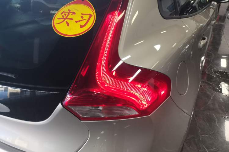 Used Volvo V40 2017 T3 Zhiyi Edition Right Rear Taillight