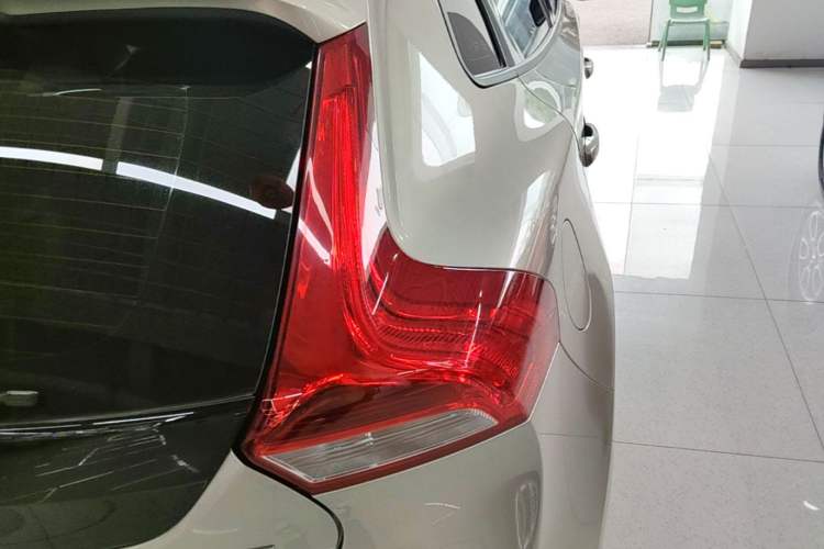 Used Volvo V40 2017 T3 Zhiyi Edition Right Rear Taillight