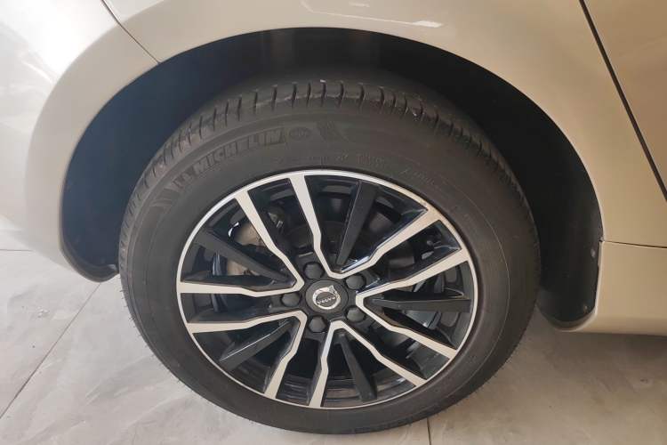 Used Volvo V40 2017 T3 Zhiyi Edition Right Rear Wheel Hub