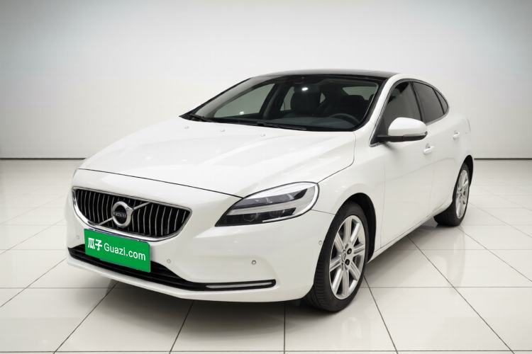 Used Volvo V40 2017 T4 Smart Luxury Edition Guazi used car, China used car export, Used car for sale, Used cars, Cheapest cars for sale