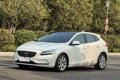 Used Volvo V40 2017 T4 Smart Luxury Edition