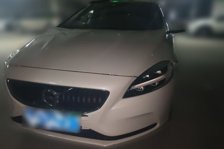Used Volvo V40 2017 T3 Zhiyi Edition Guazi used car, China used car export, Used car for sale, Used cars, Cheapest cars for sale