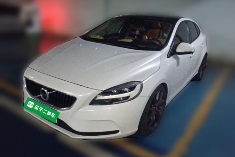 Used Volvo V40 2017 T3 Zhiyi Edition Guazi used car, China used car export, Used car for sale, Used  cars, Cheapest cars for sale