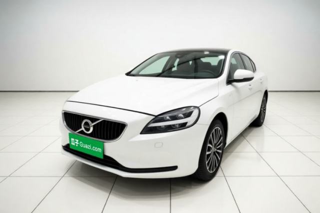 Volvo V40 2017 T3 Zhiyi Edition usata