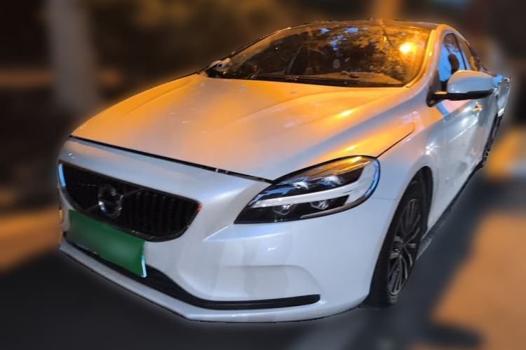 Volvo V40 2017 T3 Zhiyi Edition usado Guazi used car, China used car export, Used car for sale, Used  cars, Cheapest cars for sale