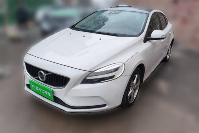 Used Volvo V40 2017 T3 Smart Edition