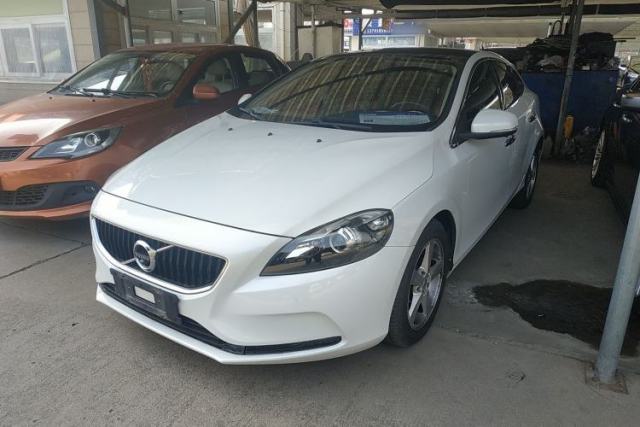 Used Volvo V40 2017 T3 Smart Edition