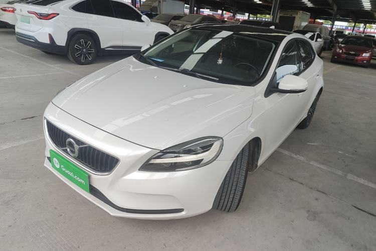 Volvo V40 2017 T3 Zhiyi Edition usado Guazi used car, China used car export, Used car for sale, Used cars, Cheapest cars for sale
