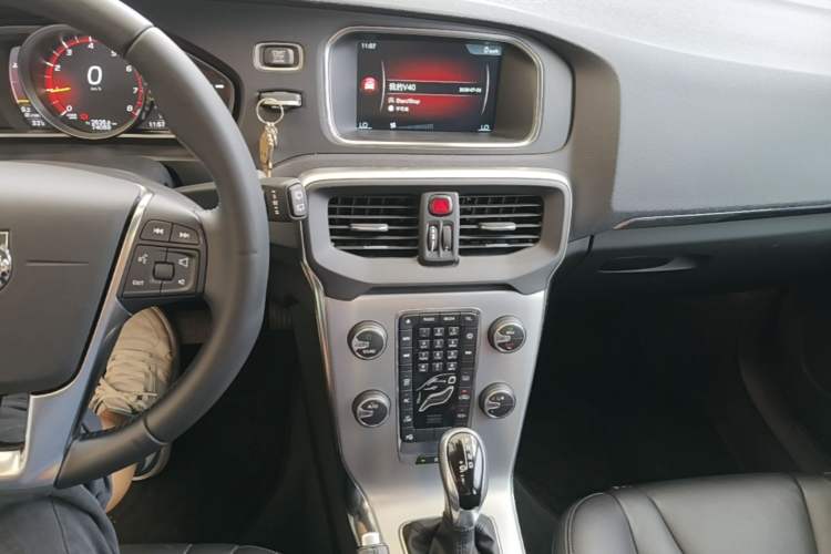 Used Volvo V40 2017 T3 Zhiya Edition Audio And AC Panel