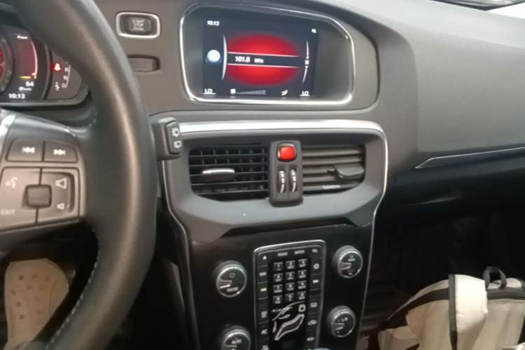 Used Volvo V40 2017 T3 Zhiyi Edition Audio And AC Panel