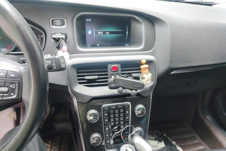 Used Volvo V40 2017 T3 Zhiya Edition Audio And AC Panel