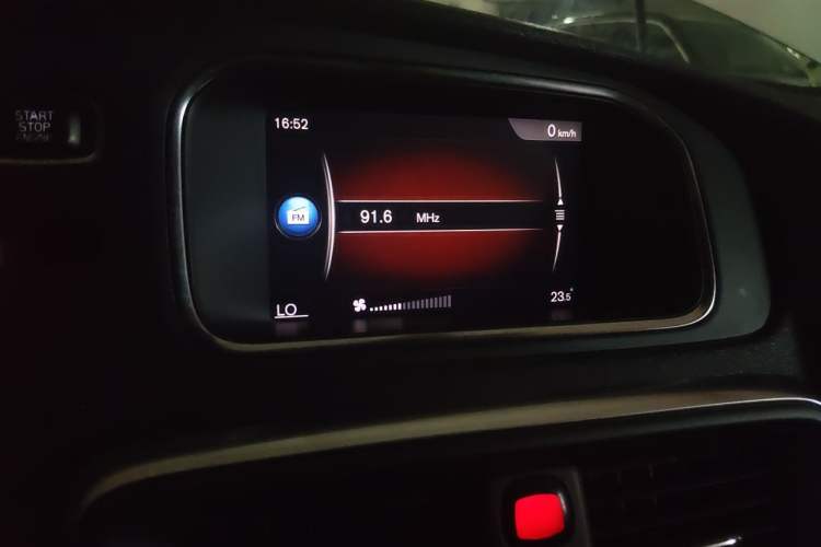 Used Volvo V40 2017 T3 Zhiyi Edition Audio And AC Panel