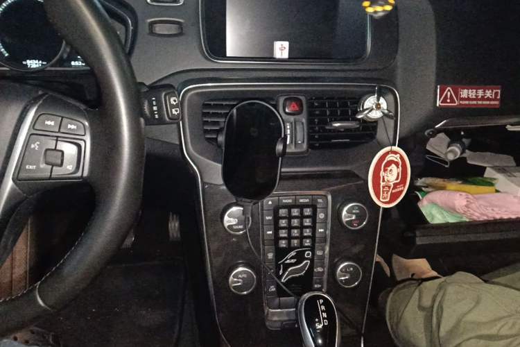 Used Volvo V40 2017 T3 Zhiyi Edition Audio And AC Panel