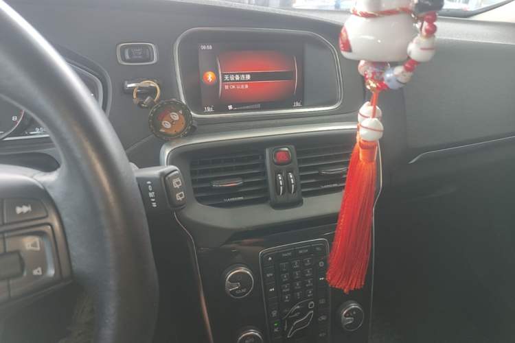 Used Volvo V40 2017 T3 Zhiyi Edition Audio And AC Panel