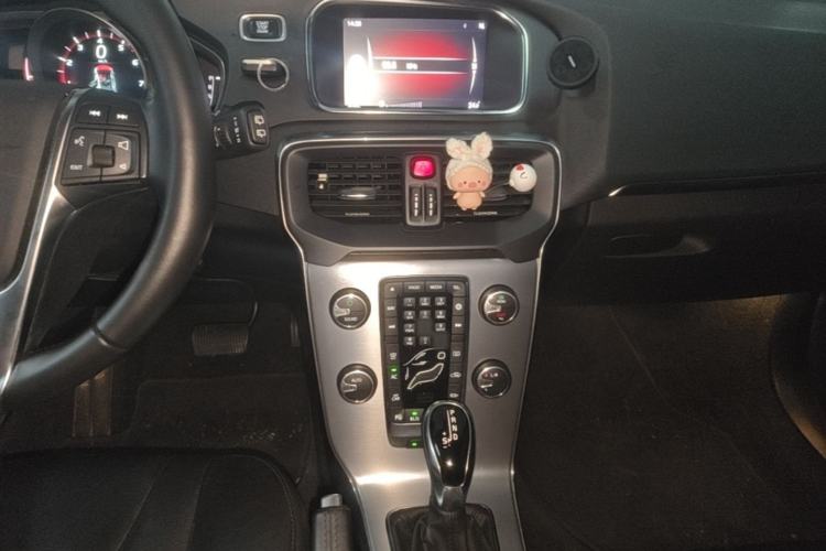 Used Volvo V40 2017 T3 Zhiya Edition Audio And AC Panel