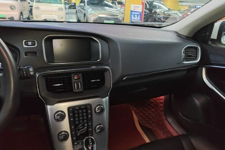 Used Volvo V40 2017 T3 Zhiya Edition Audio And AC Panel