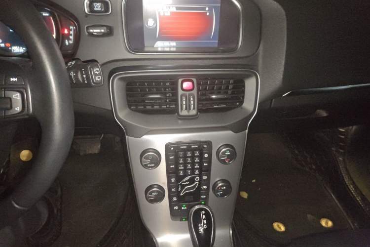 Used Volvo V40 2017 T3 Zhiya Edition Audio And AC Panel
