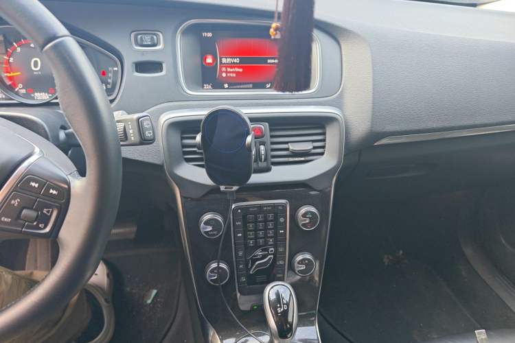 Used Volvo V40 2017 T3 Zhiyi Edition Audio And AC Panel