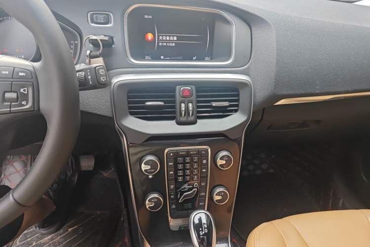 Used Volvo V40 2017 T3 Zhiyi Edition Audio And AC Panel