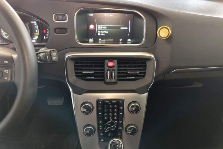Used Volvo V40 2017 T3 Zhiya Edition Audio And AC Panel