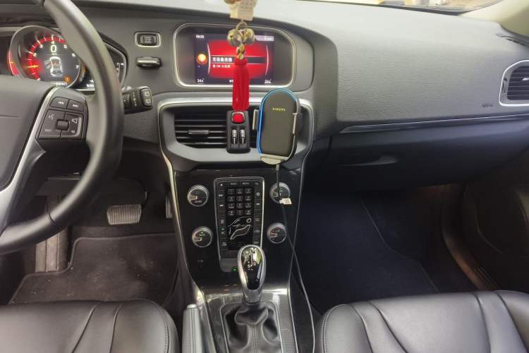 Used Volvo V40 2017 T3 Zhiyi Edition Audio And AC Panel