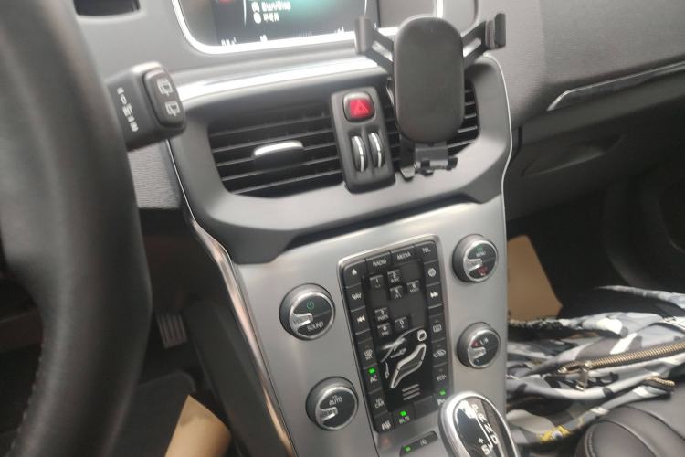 Used Volvo V40 2017 T3 Zhiya Edition Audio And AC Panel