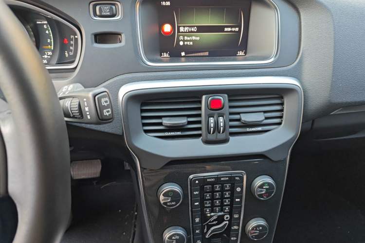 Used Volvo V40 2017 T3 Zhiyi Edition Audio And AC Panel