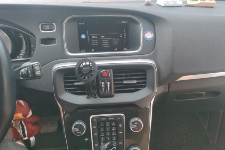Used Volvo V40 2017 T3 Zhiyi Edition Audio And AC Panel
