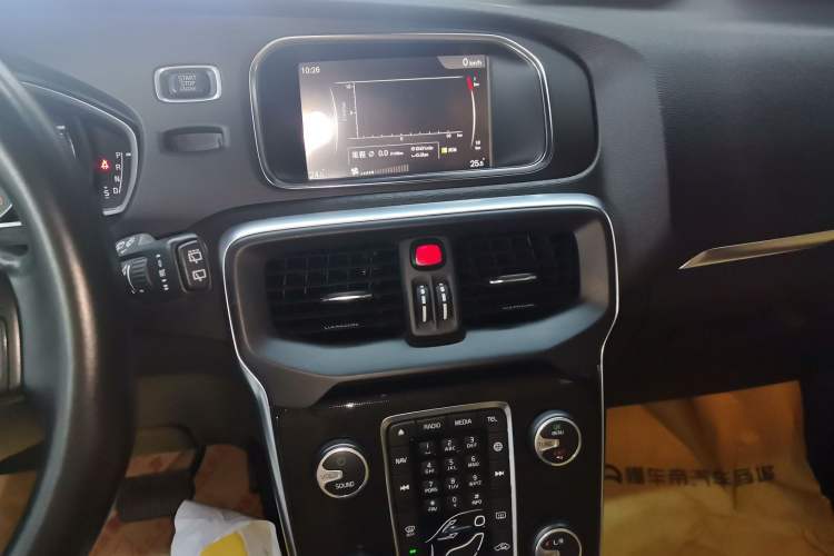 Used Volvo V40 2017 T3 Zhiyi Edition Audio And AC Panel
