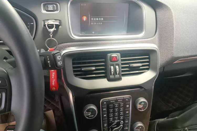 Used Volvo V40 2017 T3 Zhiyi Edition Audio And AC Panel