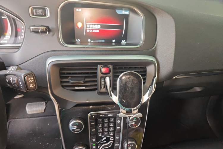 Used Volvo V40 2017 T3 Zhiyi Edition Audio And AC Panel