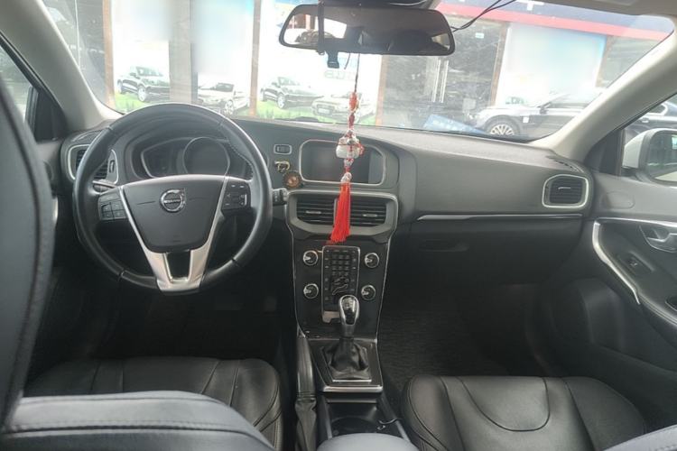 Used Volvo V40 2017 T3 Zhiyi Edition Center Console
