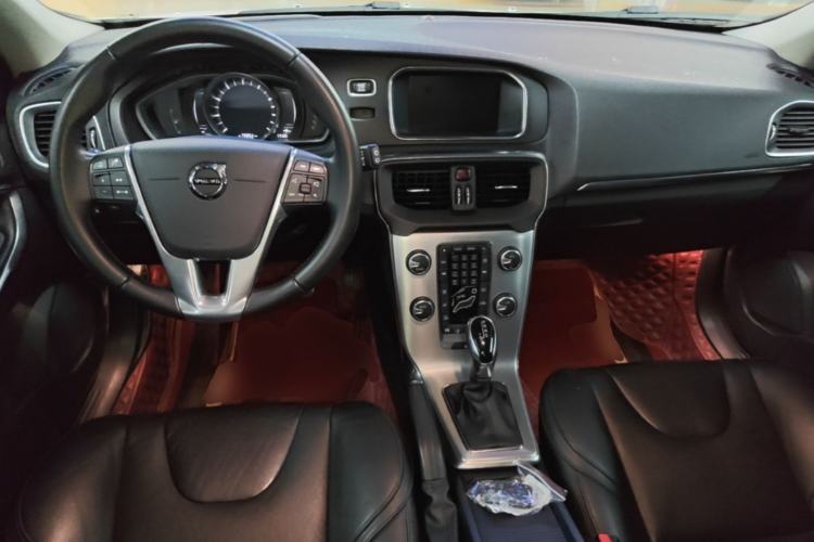 Used Volvo V40 2017 T3 Zhiya Edition Center Console