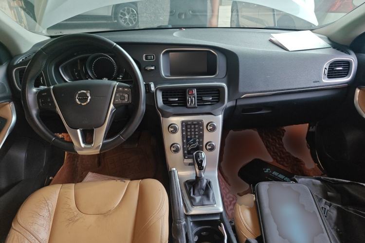 Used Volvo V40 2017 T3 Zhiya Edition Center Console