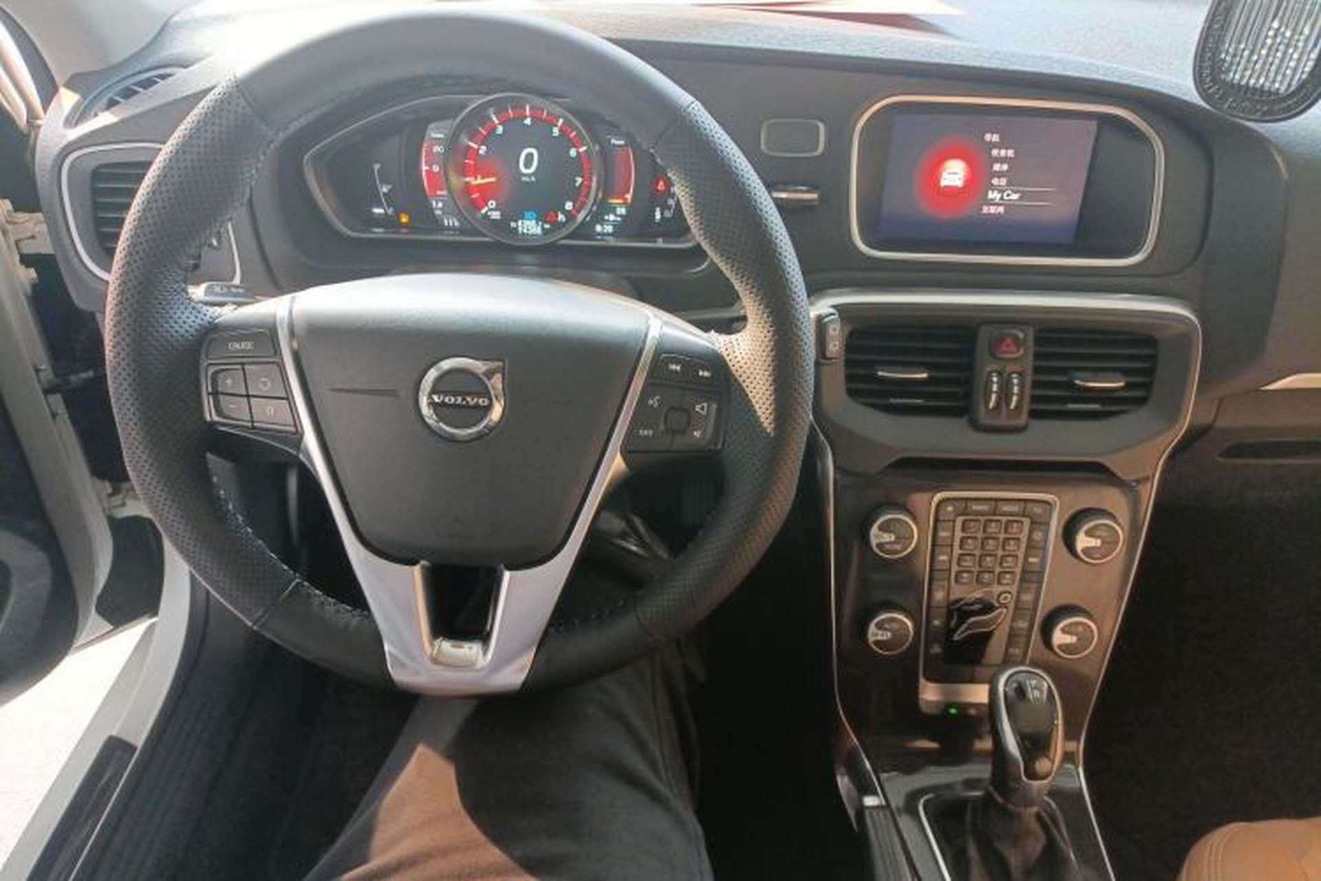 Used Volvo V40 2017 T3 Zhiyi Edition Center Console