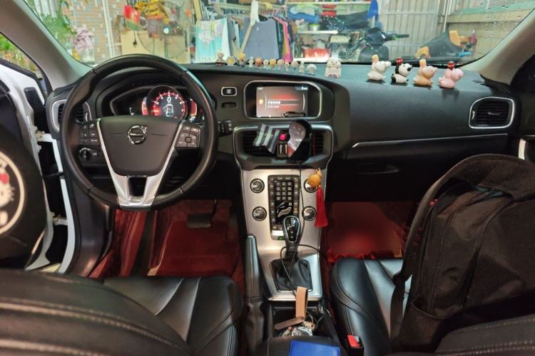 Used Volvo V40 2017 T3 Zhiya Edition Center Console