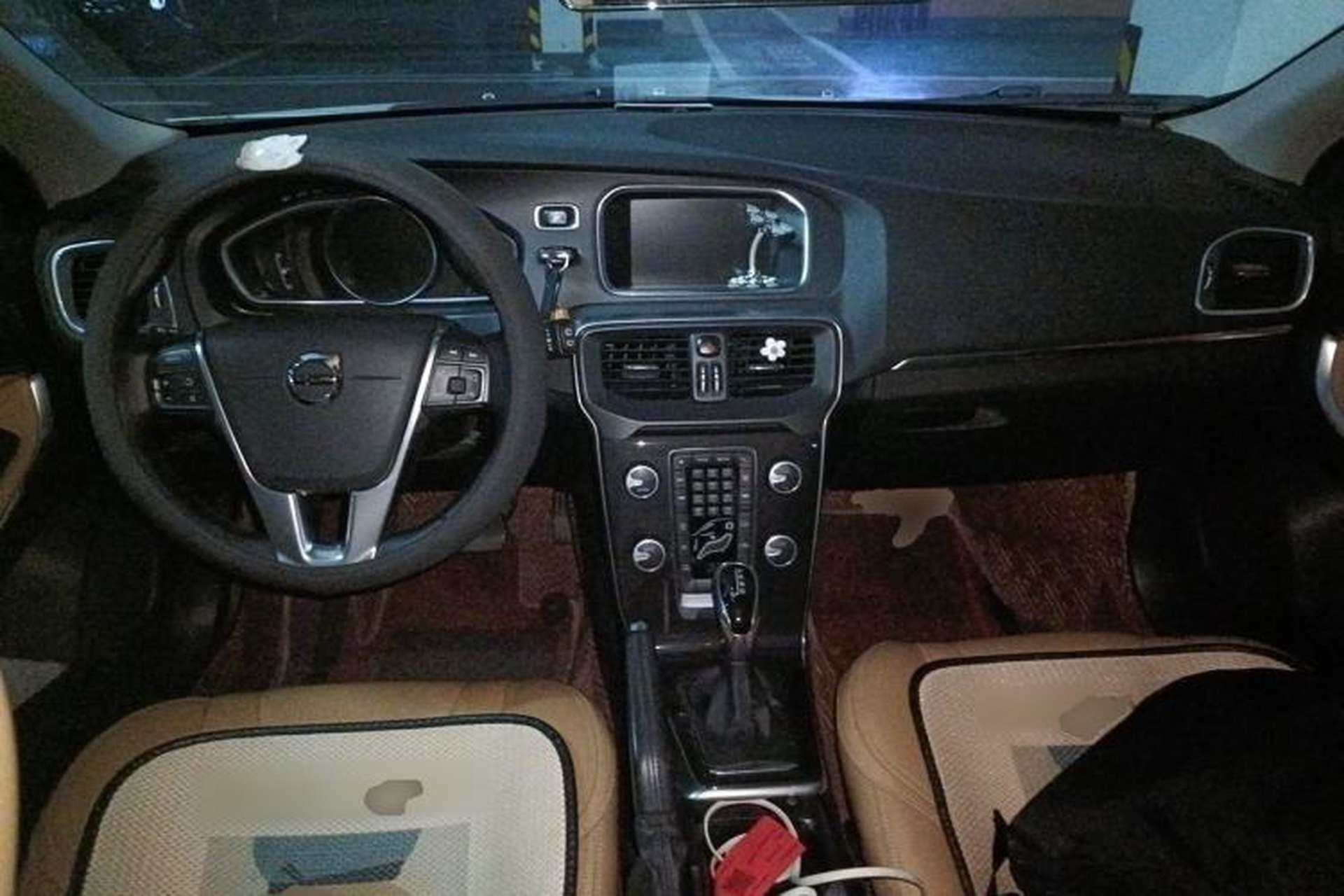 Used Volvo V40 2017 T3 Zhiyi Edition Center Console