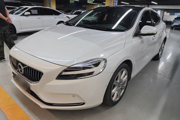 Used Volvo V40 2017 T3 Zhiya Edition Guazi used car, China used car export, Used car for sale, Used  cars, Cheapest cars for sale
