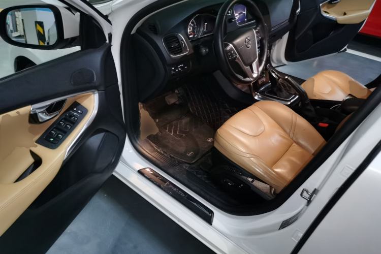 Used Volvo V40 2017 T3 Zhiyi Edition Driver Seat