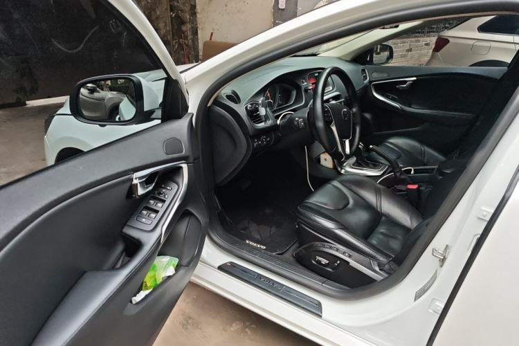 Used Volvo V40 2017 T3 Smart Edition Driver Seat