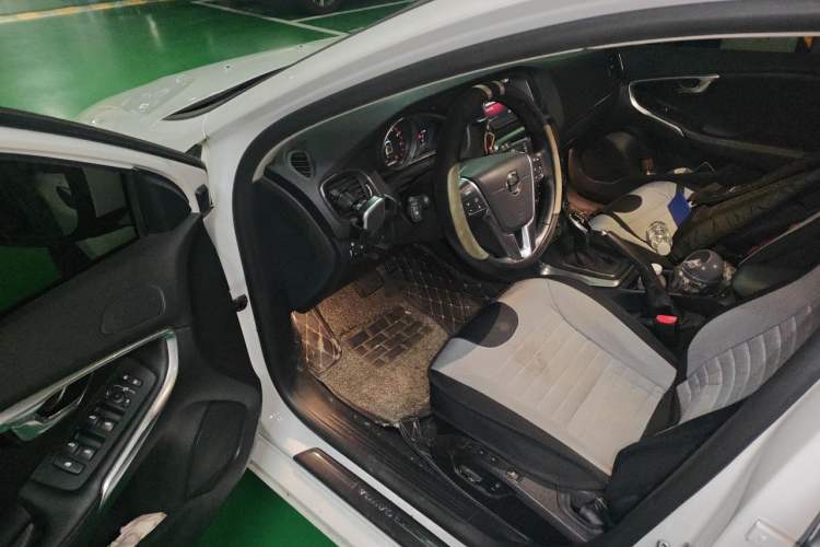 Used Volvo V40 2017 T3 Smart Edition Driver Seat
