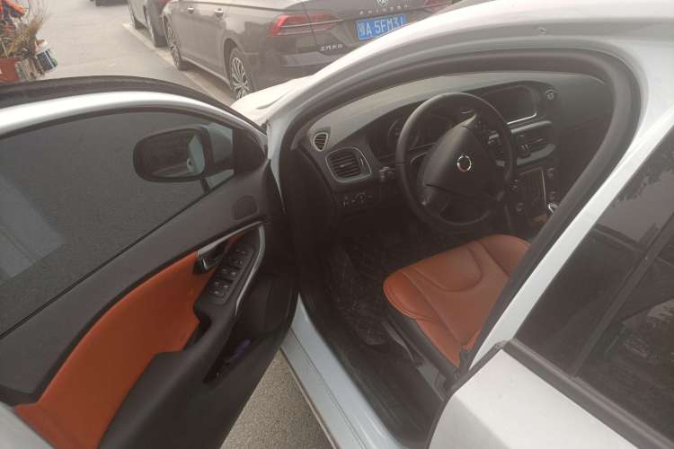 Used Volvo V40 2017 T3 Smart Edition Driver Seat
