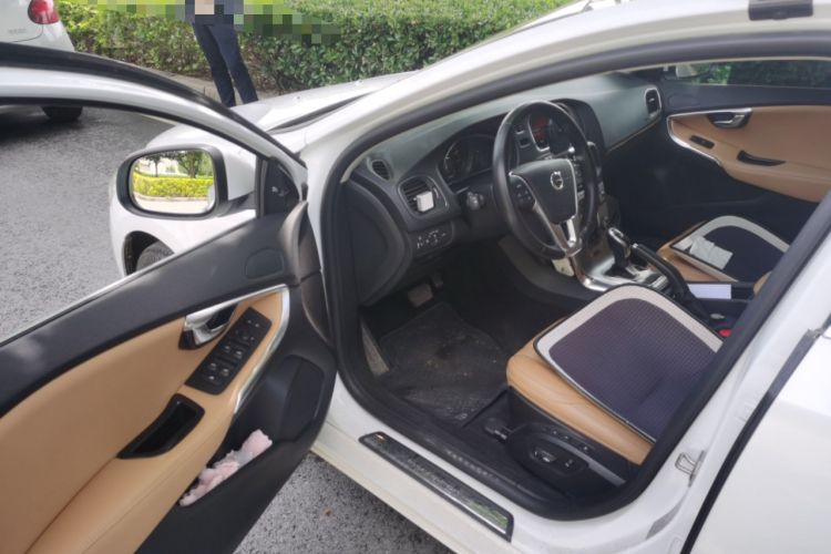 Used Volvo V40 2017 T4 Smart Luxury Edition Driver Seat