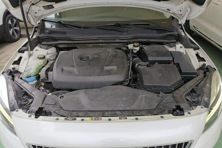 Used Volvo V40 2017 T3 Zhiya Edition Engine Bay